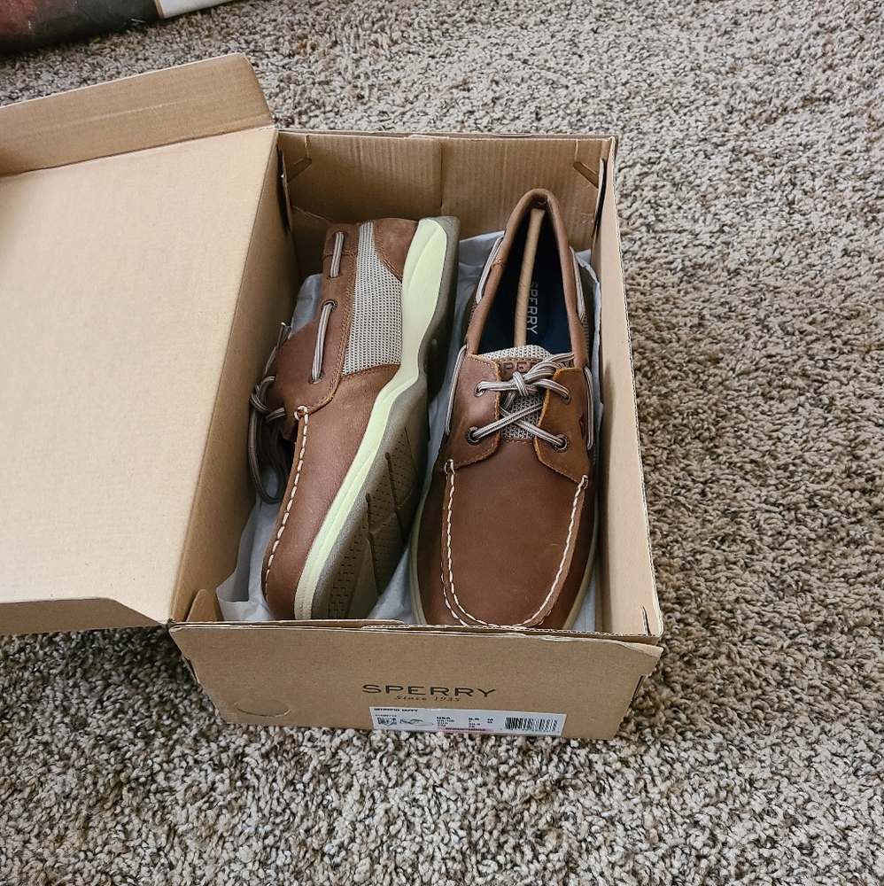 Size 9.5 Sperry Boat Shoes